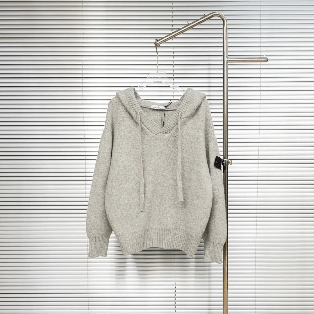 P330 top version (different currencies) Style: Stone Island STONE LSLAND high weight knitted wool V-neck hooded sweater Color: Picture color Size: M-XXXL Fabric: Blended Accessories: Full set of customized accessories No gender distinction, same style for men and women